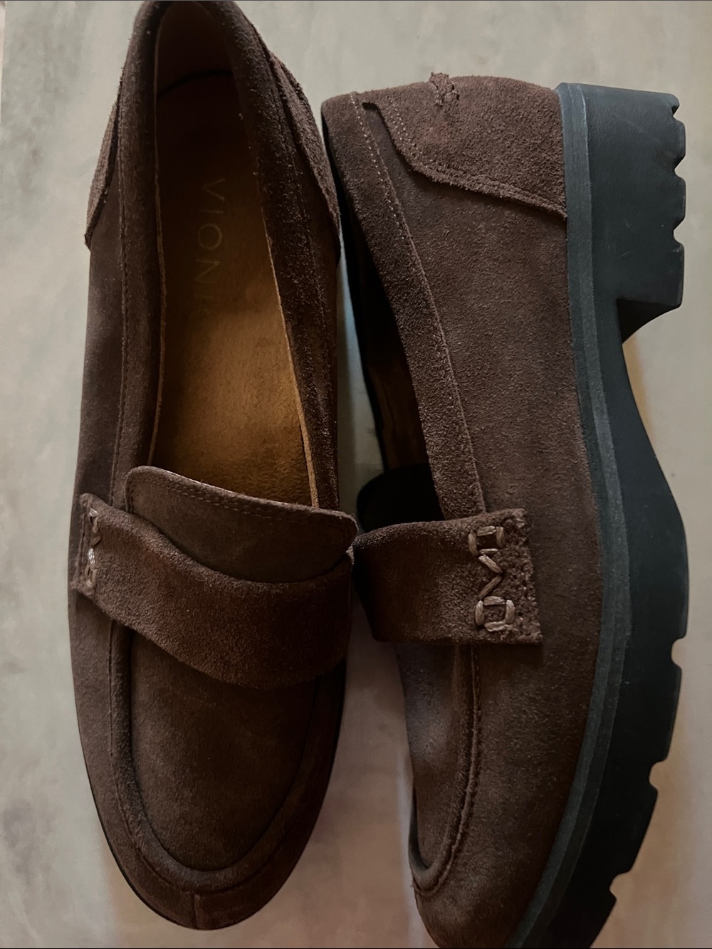 Like new Vionic Brown Suede Loafers sz 6